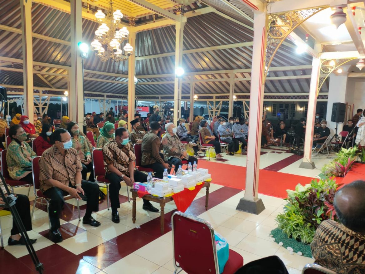 Babinsa Kelurahan Kemlayan Hadiri Sonjo Wargo Bersama Walikota dan Wakil Walikota Solo