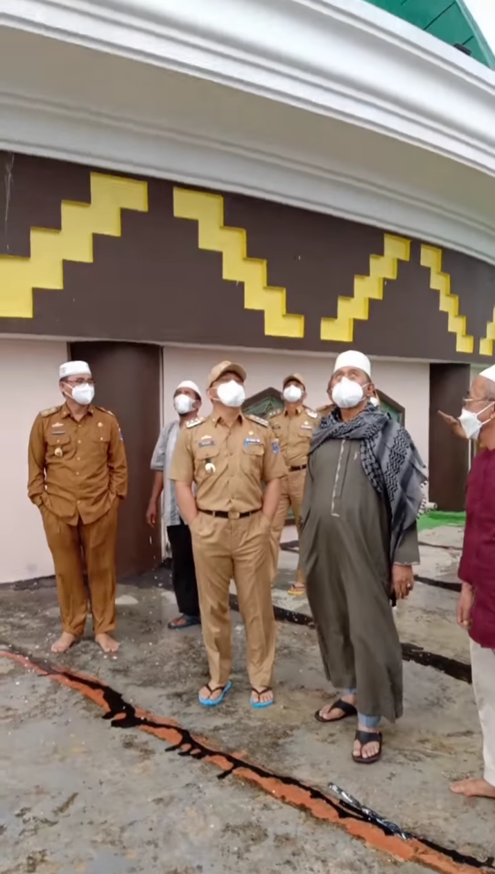 Kebocoran di Atap Masjid Taqwa di Tijau langsung Walikota Metro