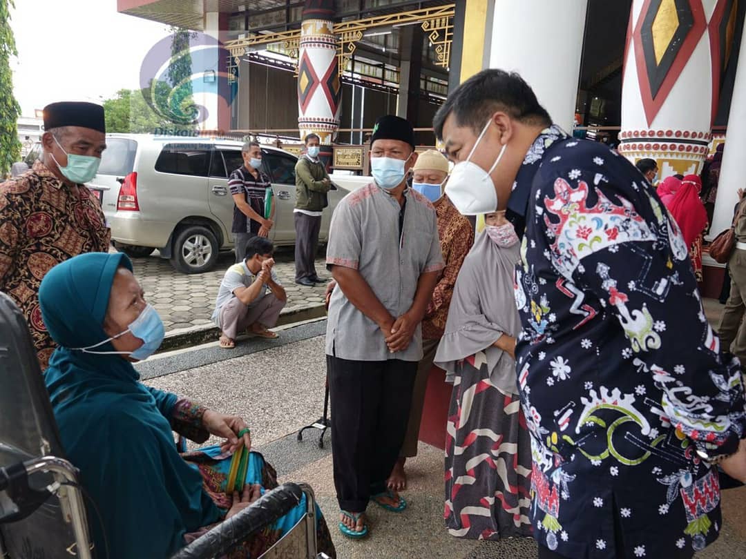 Bupati Lampung Tengah Tinjau Langsung kegiatan Vaksinasi di Sesat Agung Nuwo Balak