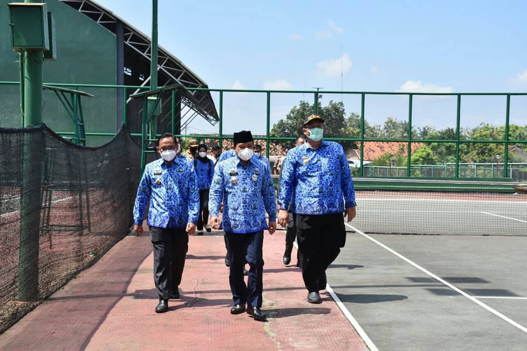 Wahdi Didampingi Kadis Disporapar Tinjau Beberapa Fasilitas Olahraga Di Kota Metro
