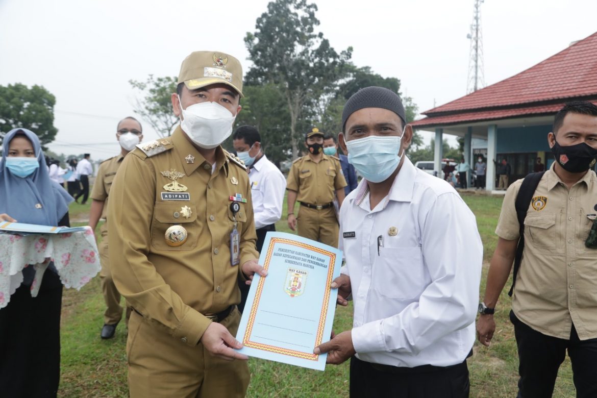 Bupati Way Kanan Serahkan SK (P3K) Selasa 2 Maret 2021