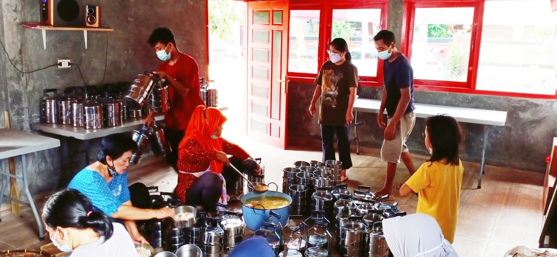 Tim DDSM Mengunjungi Dapur Ramadhan di kediaman ibu Ancilla Hernani