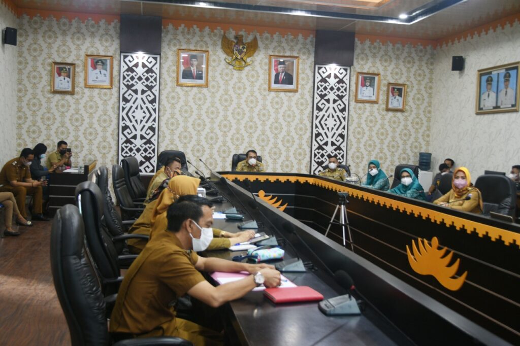 Wahdi Pimpin Rapat Pemantapan Pelaksanaan Instruksi Walikota tentang PPKM Mikro