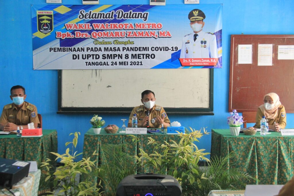 Pada Masa Pandemi Covid-19, Qomaru Lakukan Pembinaan di UPTD SMP N 8 Metro