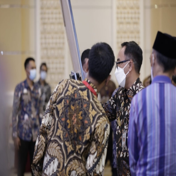 Bupati Adipati Tandatangani Komitmen Kepala Daerah dalam Penyelenggaraan Pelayanan Publik Tahun 2021