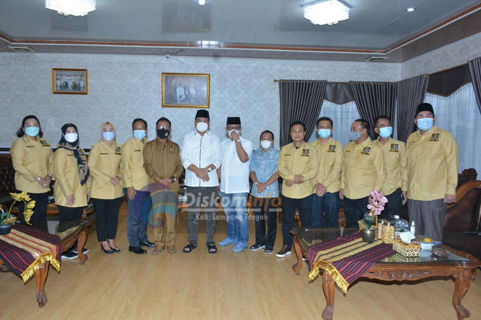 Bupati dan Wakil Bupati Lampung Tengah Ardito Wijaya Sambut Kedatangan Anggota DPRD Provinsi Lampung