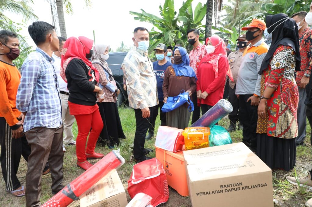 Tinjau Rumah Roboh, Nanang Imbau Warga Waspada Bencana Alam