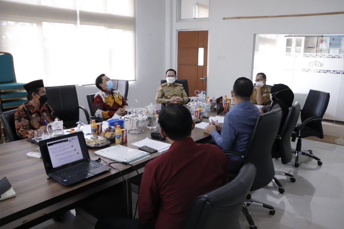 Sekda Saipul Rakor Besama BPRS Syariah Way Kanan