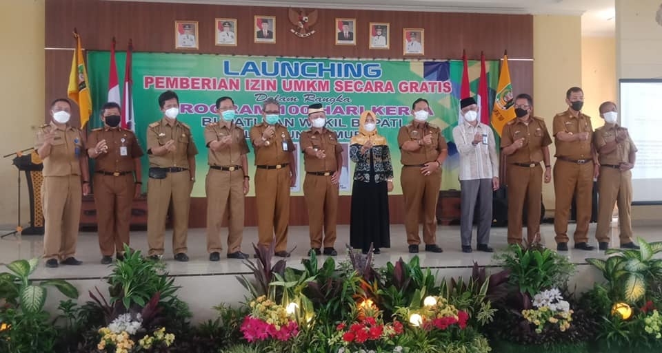 Bupati Lamtim M Dawam Rahardjo Izin UMKM di Lamtim satu hari jadi