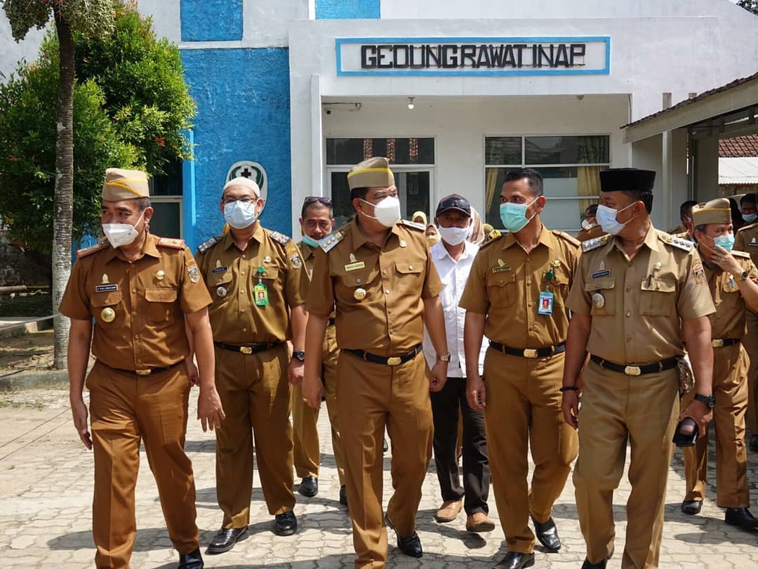 Bupati Lamoung Tengah Musa Ahmad Resmikan Ruang Unit Isolasi Covid-19 di Puskesmas Seputih Banyak