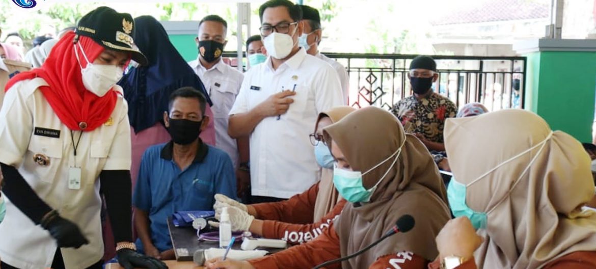 Walikota Bandar Lampung Meninjau langsung Vaksinasi Covid 19 Lansia
