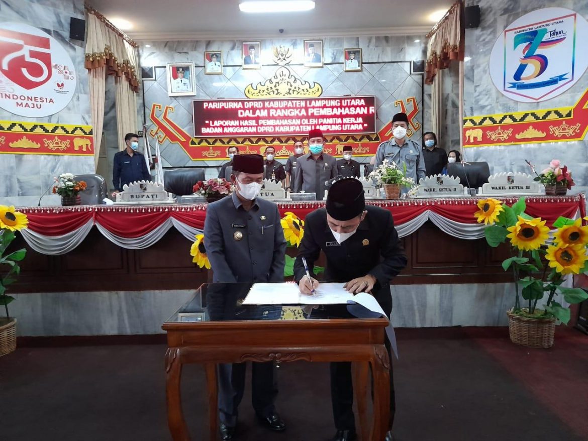 Bupati Lampura hadiri Pertanggungjawaban APBD Tahun Anggaran 2021