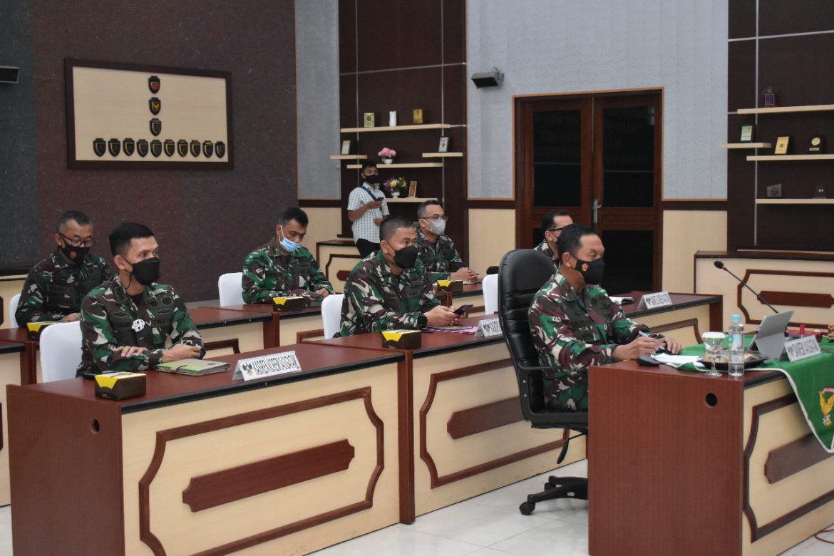 Danrem 043/Garuda Hitam Ikuti Rakor Program Serbuan Vaksinasi Yang Dipimpin Panglima TNI Secara Virtual.