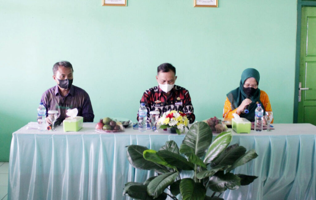 Qomaru Zaman Lakukan Pembinaan Tenaga Pendidik di UPTD SMPN 5 Metro