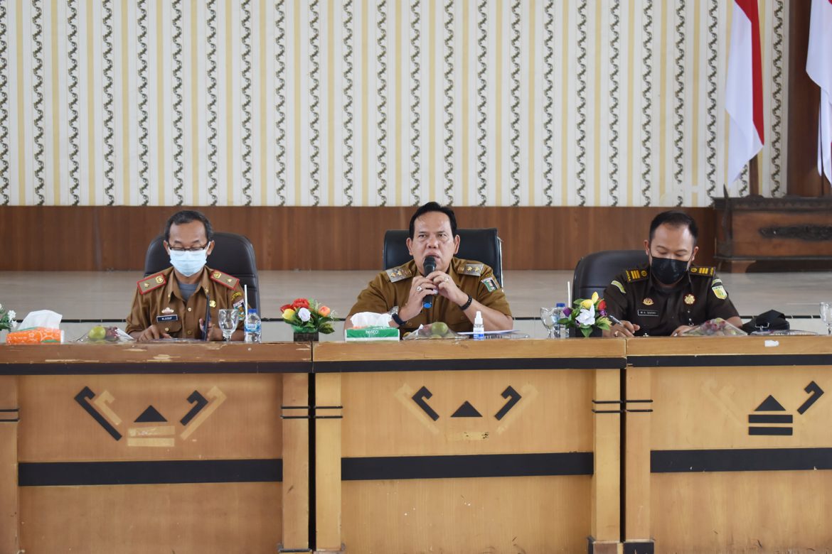 Wabup Lamtim Azwar Hadi Pimpin Rapat Penerapan Pembatasan Kegiatan Masyarakat Berbasis Mikro di Lamtim