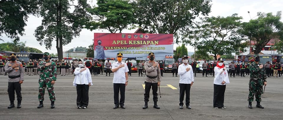 Walikota Bandar Lampung Eva Dwiana menghadiri Apel Kesiapan Vaksin COVID-19 Keliling yang diadakan oleh Kepolisian Daerah Lampung