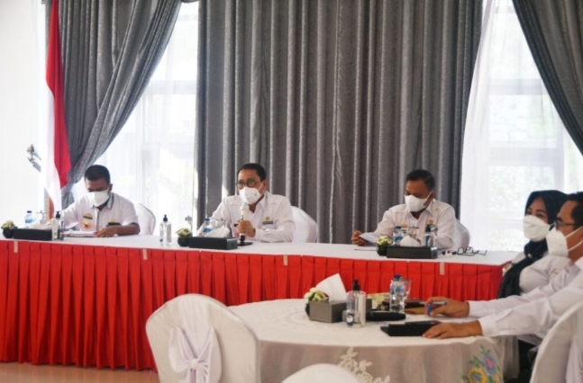 Walikota Metro Lakukan Monitoring dan Evaluasi dengan Camat dan Lurah se-Kota Metro tentang Pencegahan dan Pengendalian Covid-19