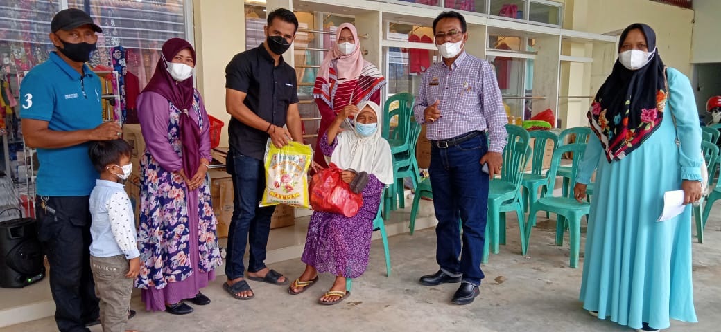 Pembagian Sembako Lutfi Glosir