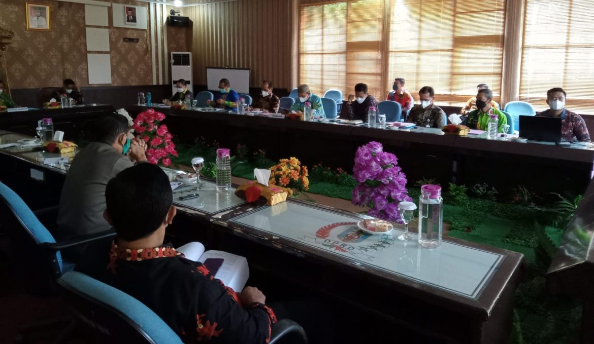 Sekda Saipul Hadiri Rapat Kerja Pembahasan RPJMD Tahun 2021-2026 Bersama DPRD