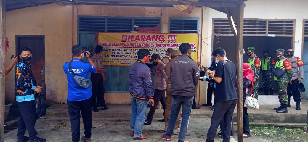 Pembongkar dan Penyegelan Lapo Tuak Di Pasar 24 Tejo Agung