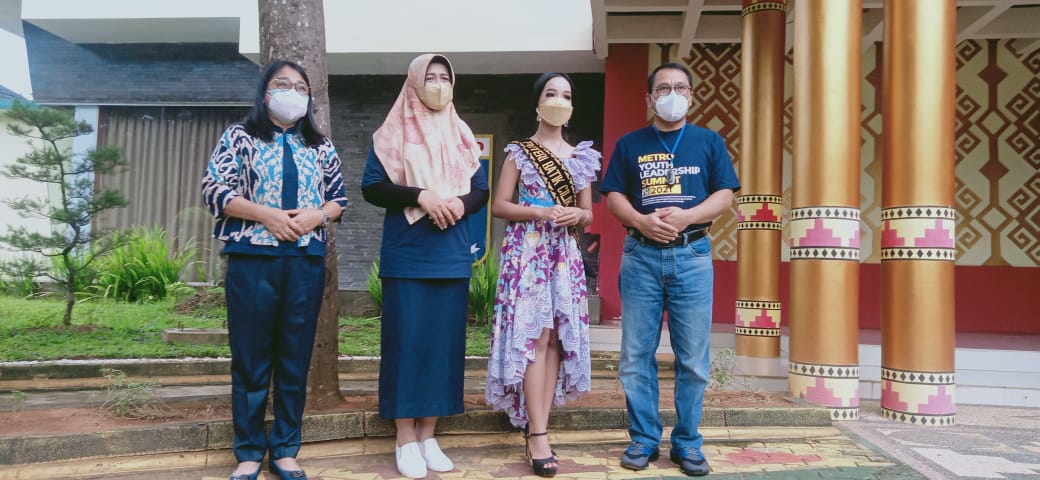 Finalis PUTERI BATIK CILIK INDONESIA Dari Kota Metro Berkunjungan Kerumah Dinas Walikota Metro Dan Berpamitan