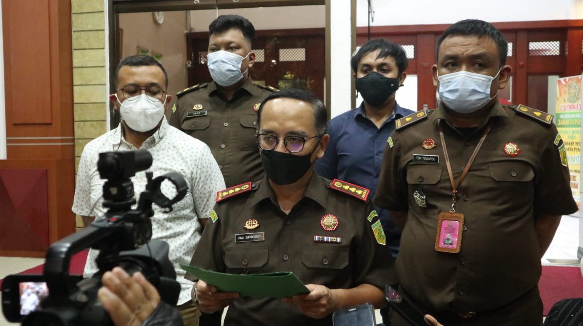 Kajari Jakarta Pusat Melakukan Penahanan 3 (tiga) Orang Tersangka Dugaan Tipikor Terkait Pemberian Fasilitas KPA Bank