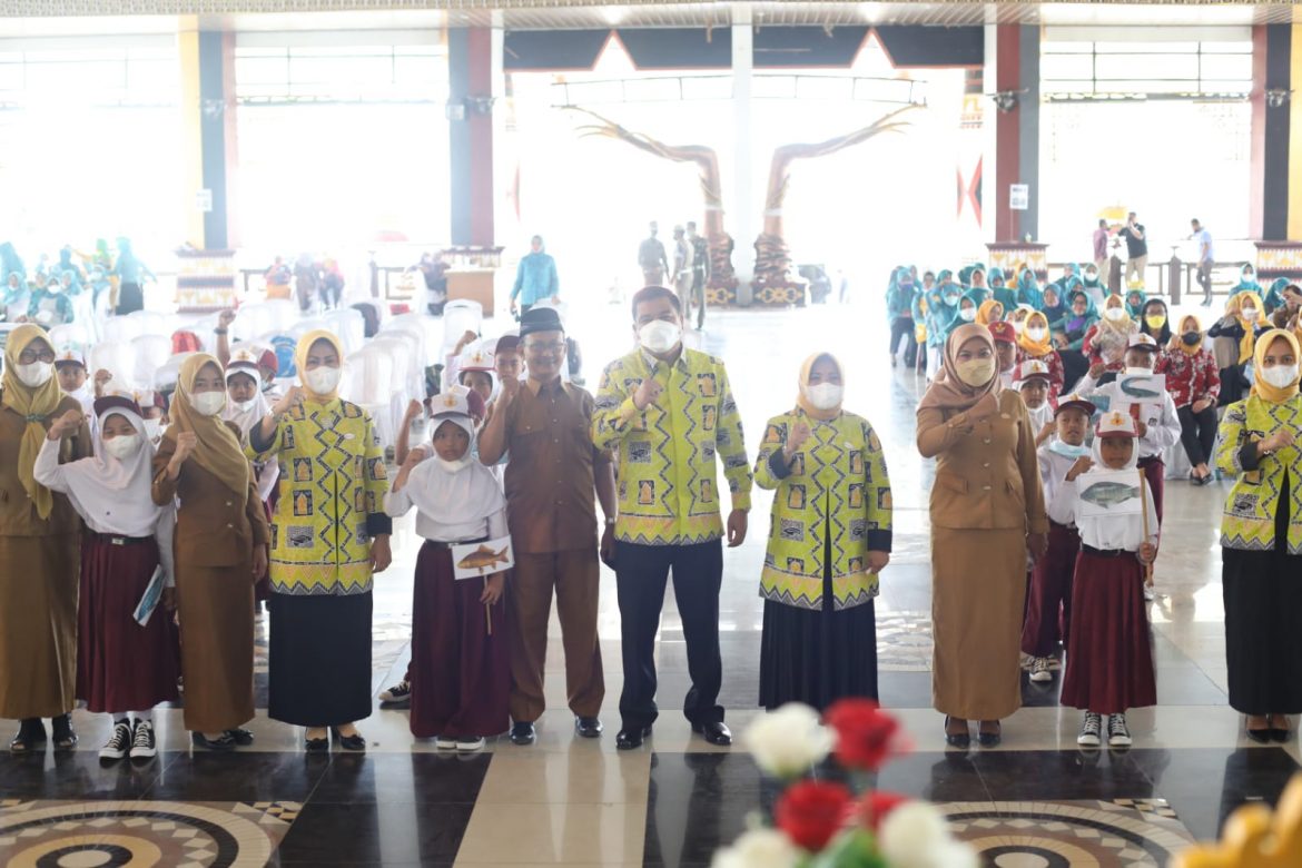 BUPATI LAMPUNG TENGAH MUSA AHMAD MENGUKUHKAN KETUA FORIKAN (FORUM PENINGKATAN KONSUMSI IKAN NASIONAL) KABUPATEN LAMPUNG TENGAH