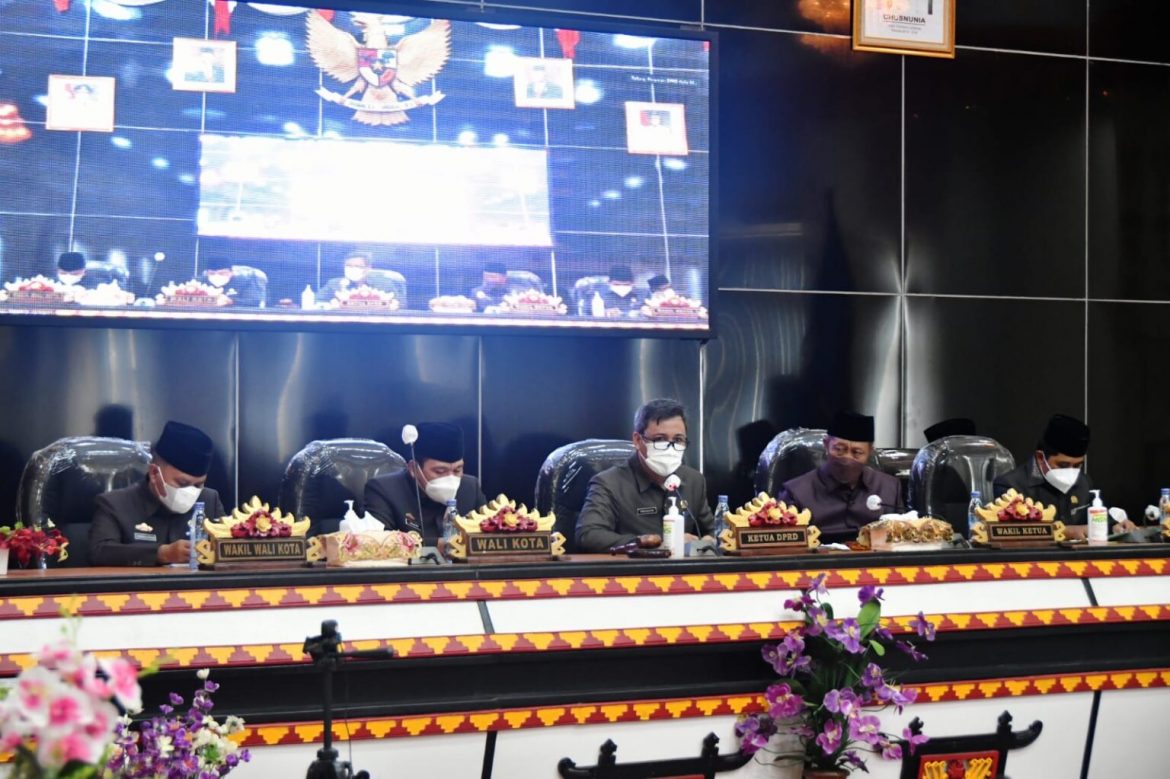 Walikota dan Wakil Walikota Hadiri Rapat Paripurna DPRD Kota Metro Tentang Pandangan Umum Fraksi atas Penyampaian Raperda Kota Metro