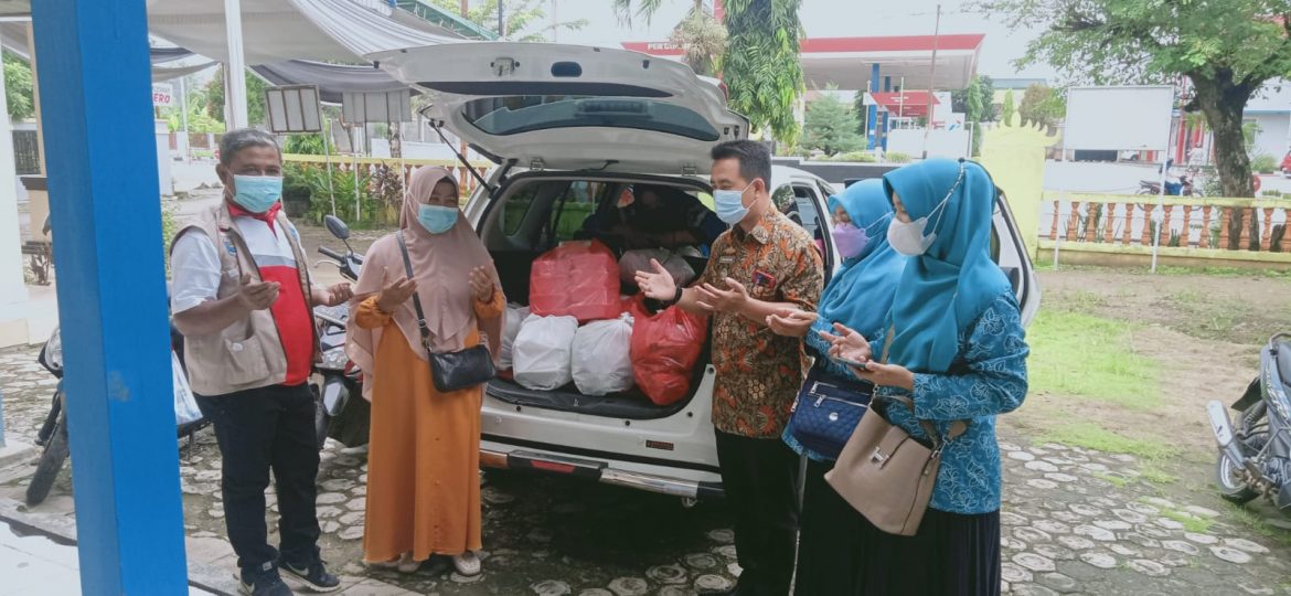 Etalase Sedekah Tejo Agung Membagi Sembako