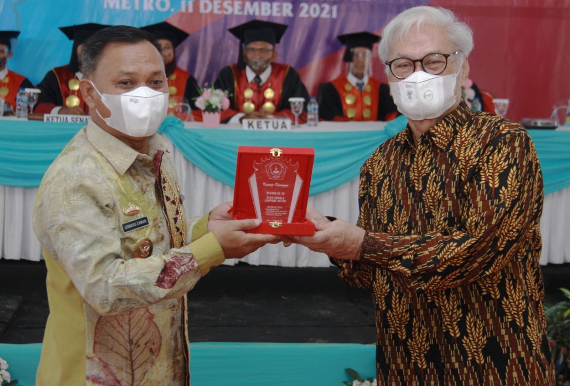 Wakil Walikota Metro Hadiri Wisuda STIKIP Kumala Lampung