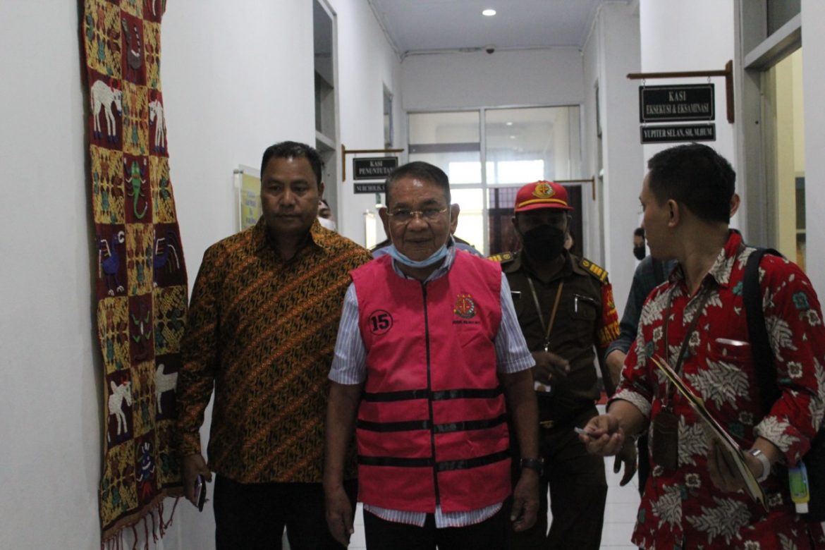 Mantan Bupati Kupang Ibrahim Medah Ditahan Kejati NTT