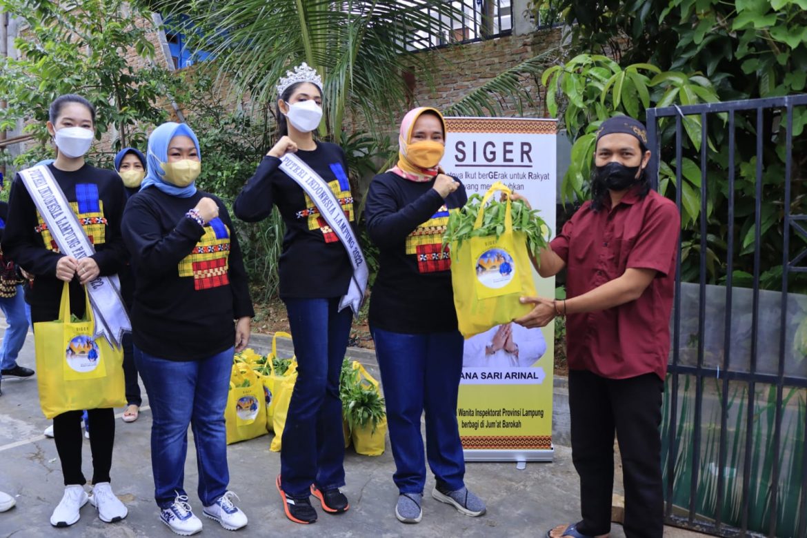 Ketua TP. PKK Provinsi Lampung Bersama Finalis Puteri Indonesia Asal Lampung Laksanakan Bakti Sosial