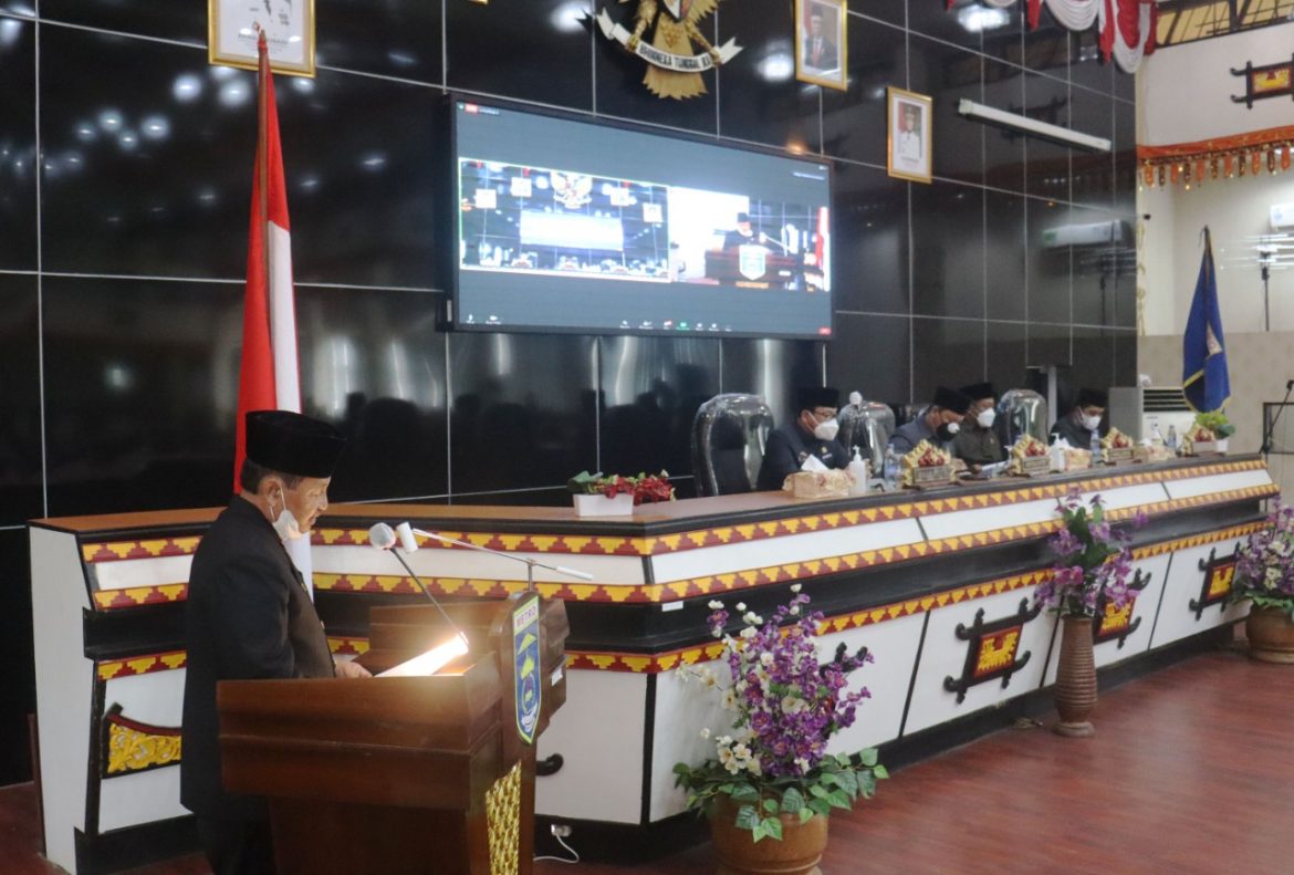 Walikota dan Wakil Walikota Hadiri Rapat Paripurna Tentang Pengambilan Keputusan 3 Raperda Kota Metro