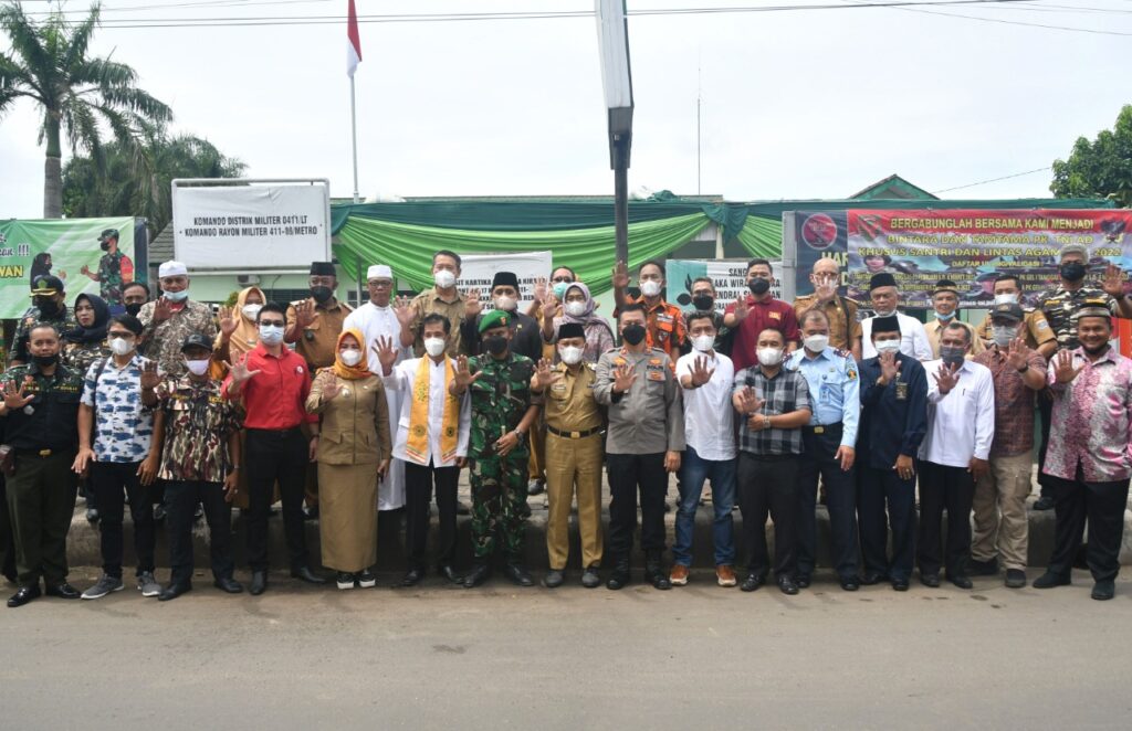Qomaru Zaman Meletakan Batu Pertama Pembangunan Mushola Nur Jannah