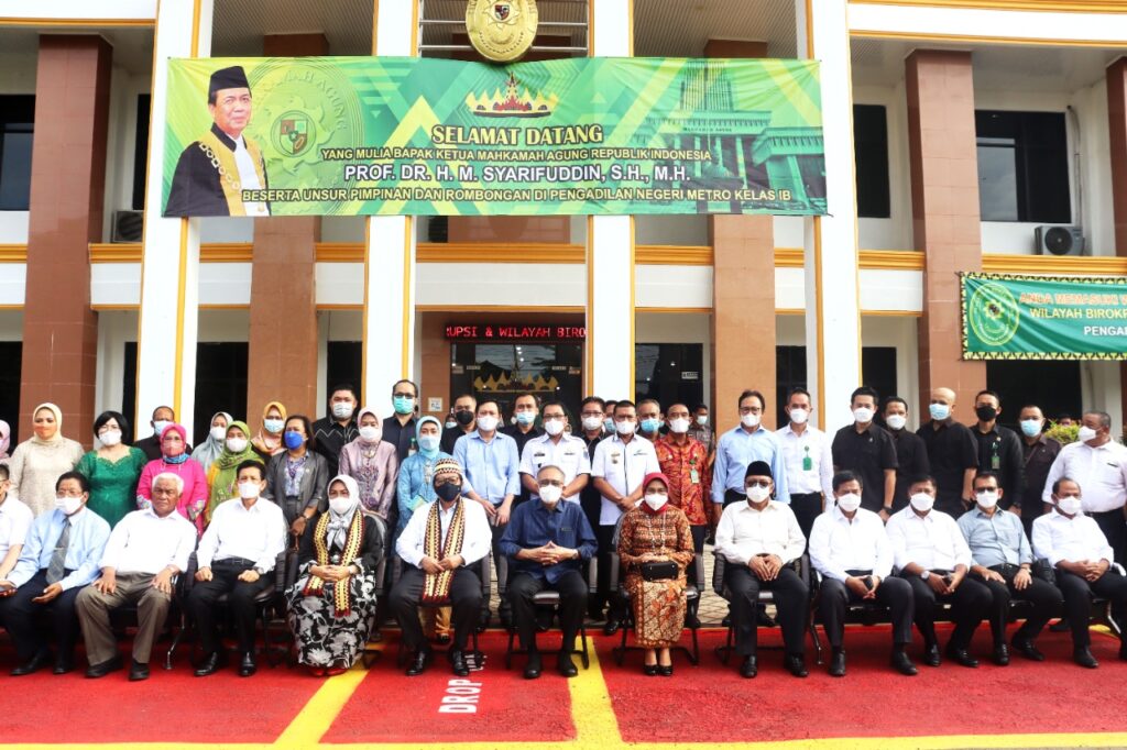 Wahdi Sambut Kedatangan Ketua Mahkamah Agung RI di Pengadilan Negeri Metro