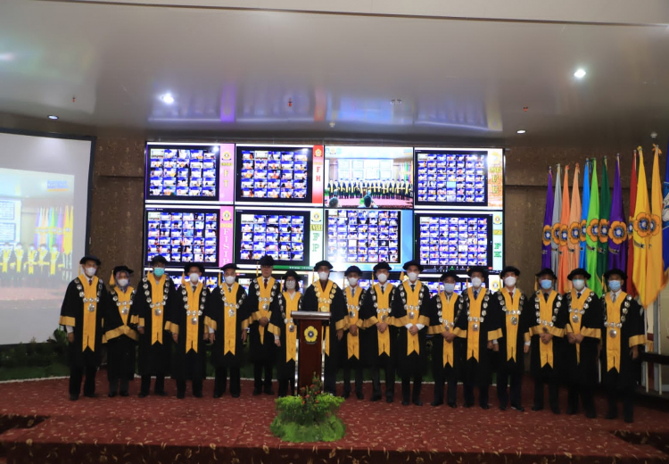 Rektor Unsri Mengukuhkan 992 Sarjana pada Wisuda ke-159