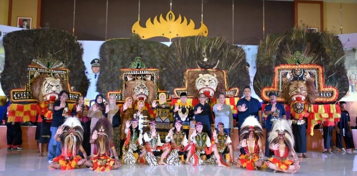 Peringati Hari Jadi Ke-85 Kota Metro Gelar Pertunjukan Reog Ponorogo