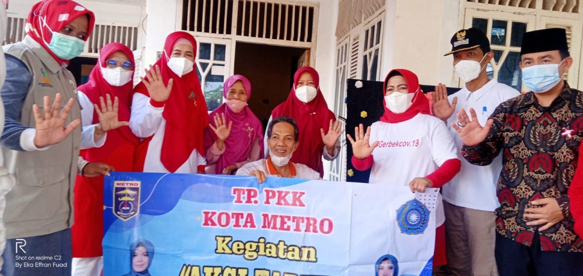 TP PKK Kota Metro Adakan Aksi Tabuh Dengan Lakukan Bakti Sosial