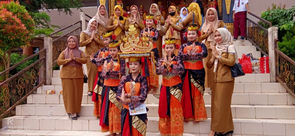 Lomba Tari Junjungan Buay Puun Meriahkan Hari Jadi Kota Metro ke -85