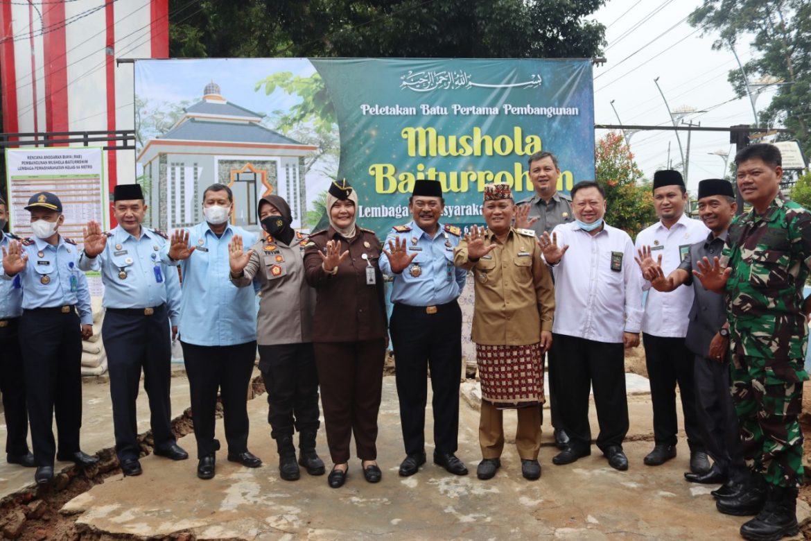 Wakil Walikota Meletakan Batu Pertama Pembangunan Mushola di Lapas Kelas ll A Kota Metro