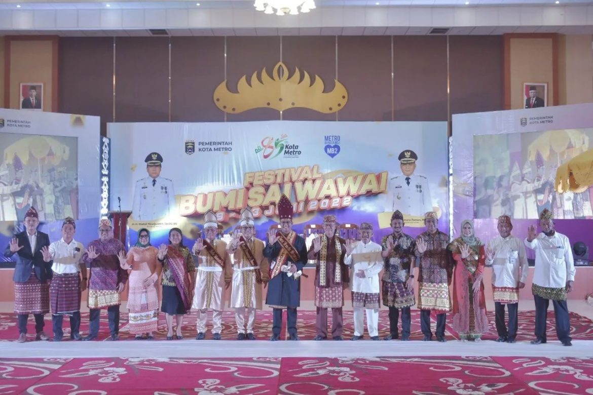 Kunjungan Anies Baswedan ke Gedung Sesat Agung Bumi Sai Wawai, Peringati HUT Ke-85 Kota Metro