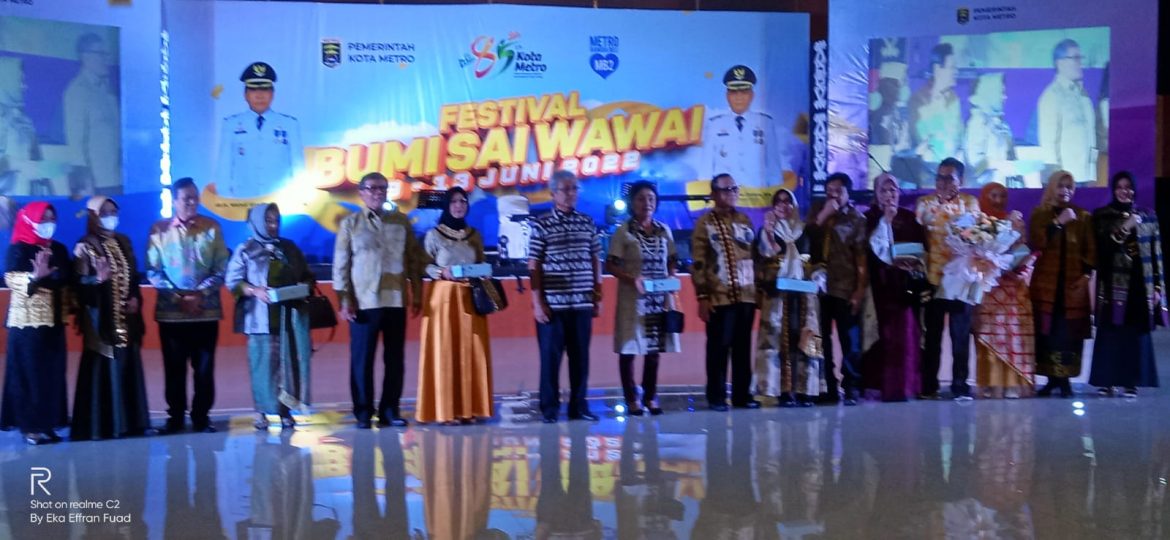 Parade Wastra (Kain Warisan Nusantara) khas Kota Metro