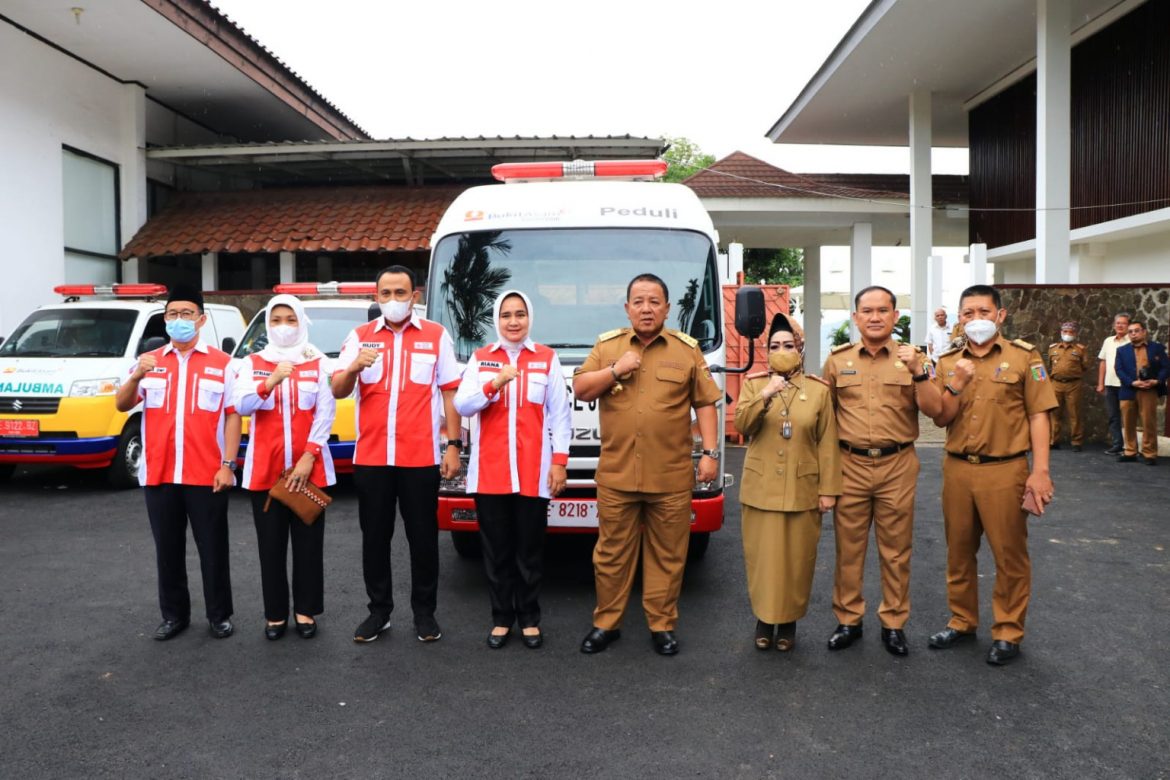 Gubernur Arinal Djunaidi Serahkan Bantuan Mobil Ambulan Jenazah Kepada PMI Provinsi Lampung