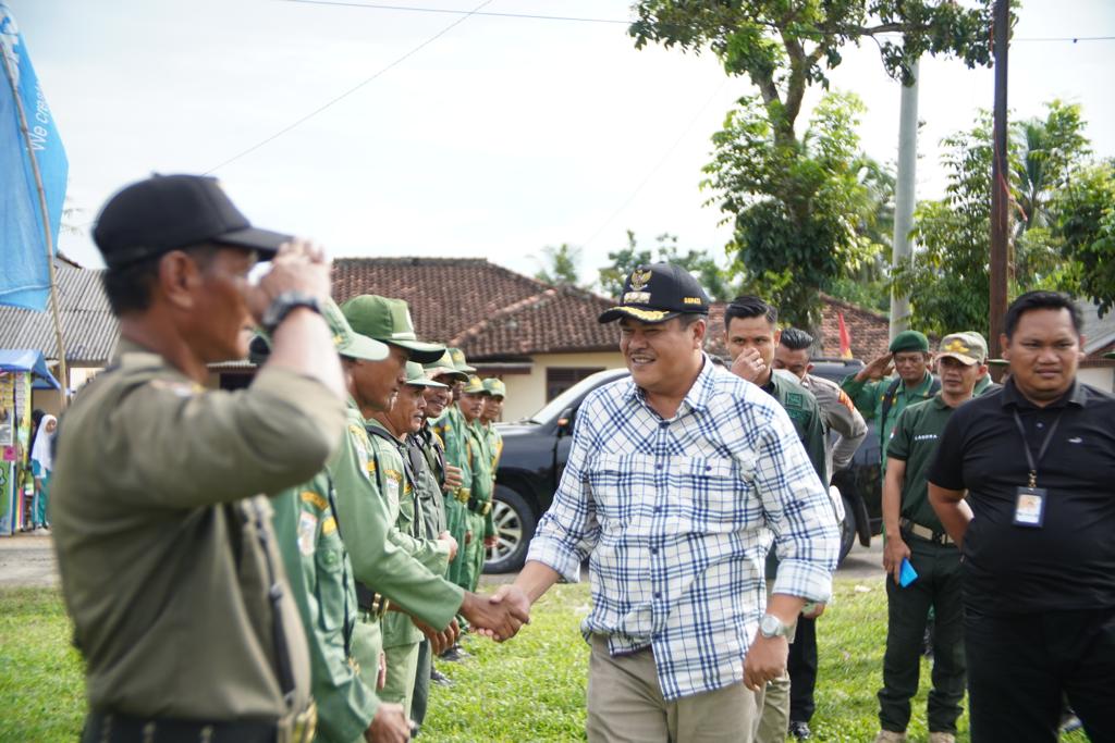 Bupati Musa Ahmad Meninjau Langsung Bunga Kampung Mekar di Dusun di Kampung Tempuran Kecamatan Trimurjo