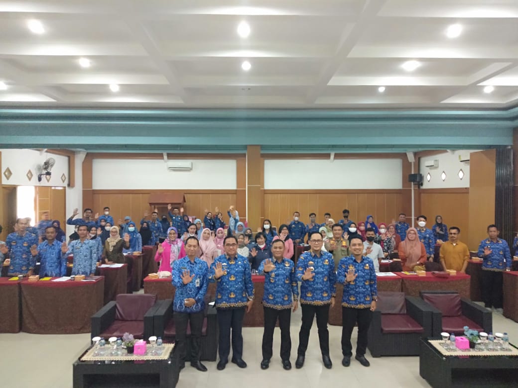 Qomaru Zaman Resmikan Bimtek Online Single Submission (OSS) Kota Metro Tahun 2022