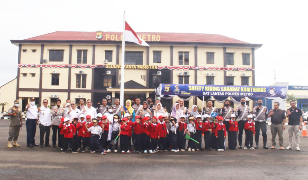 POLRES Kota Metro Gelar Awarding Safety Riding 2022