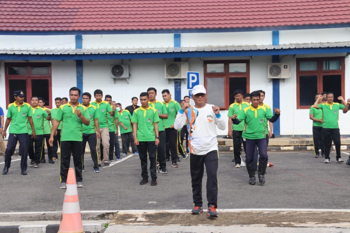 Wakil Walikota Metro Bersama Pegawai BPKAD dan Dishub Lakukan Senam Jantung Sehat