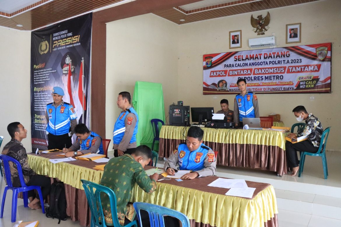 Polres Metro Datakan Masyarakat Yang Mendaftar Menjadi Anggota Polri Tahun 2023