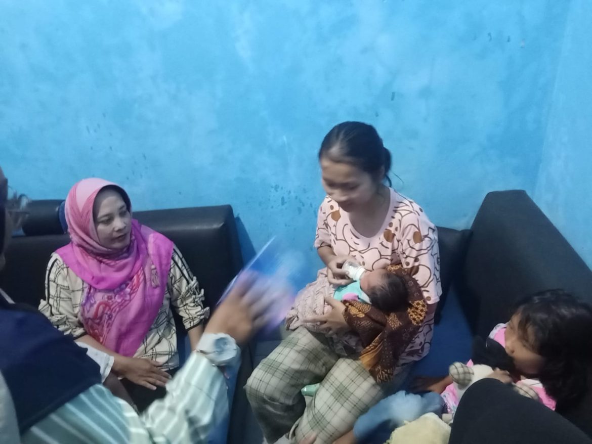 Penemuan Bayi Di Depan Warung