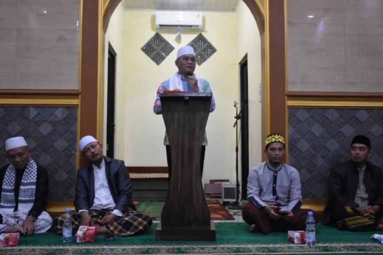 SAFARI RAMADHAN DI MUSHOLA BABUSSALAM, WAKIL WALIKOTA METRO AJAK MASYARAKAT MEMAKMURKAN MASJID